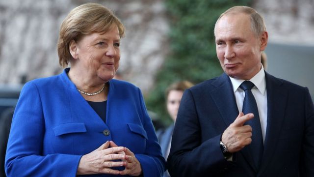 Меркель перед Киевом посетит Москву